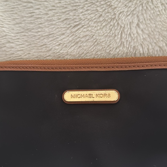 Michael Kors EUC Black and Tan wallet, no call-outs - Picture 2 of 7